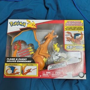 Pokémon Flame & Flight Deluxe Charizard Toy